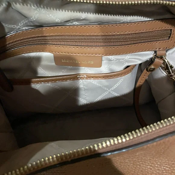 Michael Kors Large Pebbled Bag Never Used - Picture 7 of 13